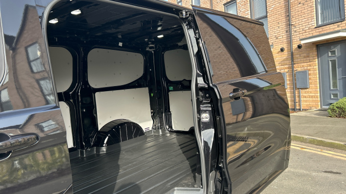 Ford Transit Custom 320 L1 Diesel Fwd 2.0 EcoBlue 136ps H1 Van Limited - Image 5